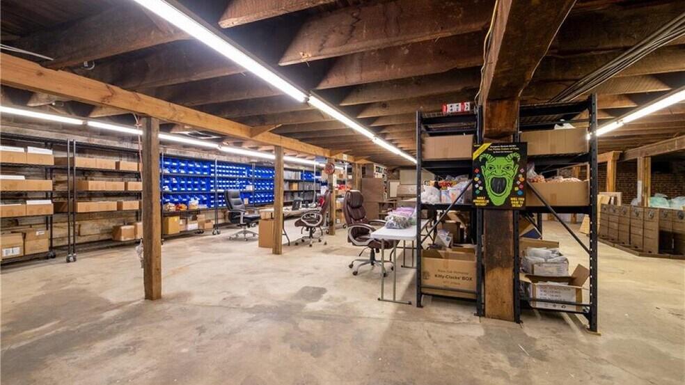 More Photos Of 35 N Main St, Jasper Loft Creative Space For Lease