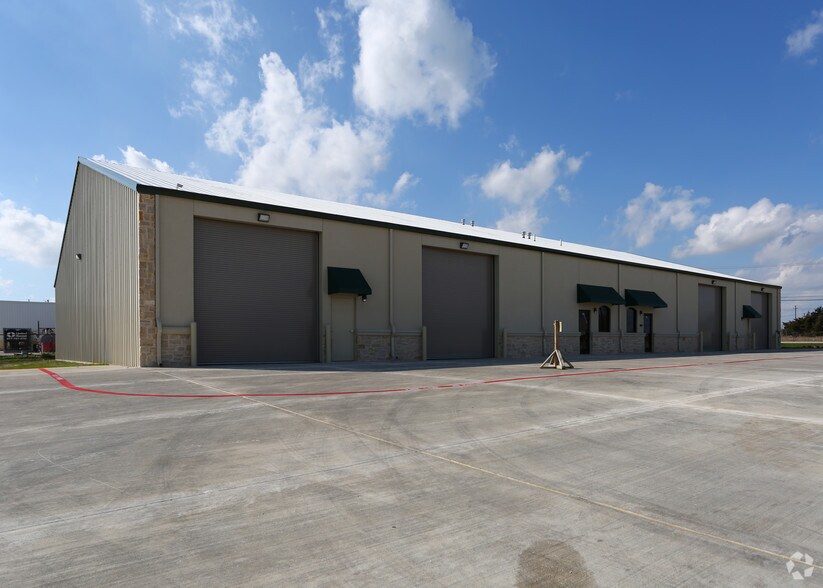 More Photos Of 1008-1010 W Harris Rd, Arlington Light Manufacturing For Sale
