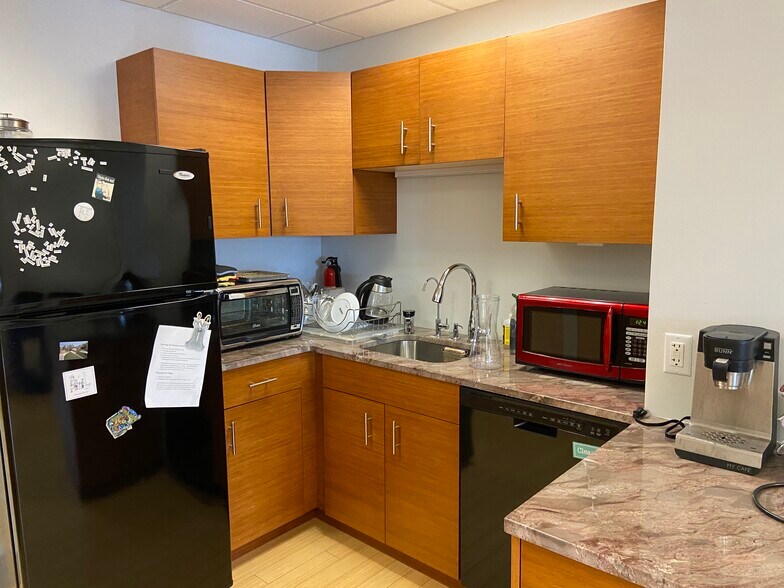 More Photos Of 15 Research Dr, Amherst Office For Sale