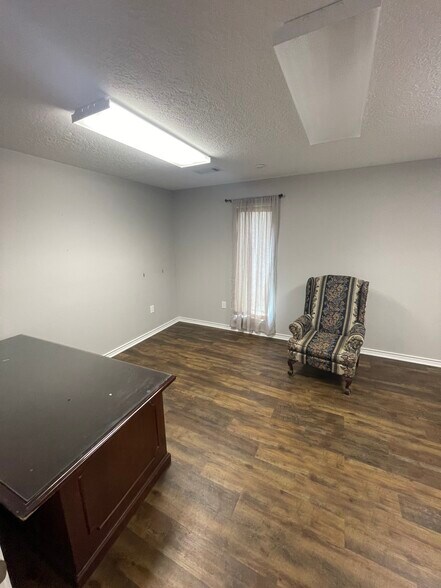 More Photos Of 913 N Washington Ave, Livingston Office For Lease