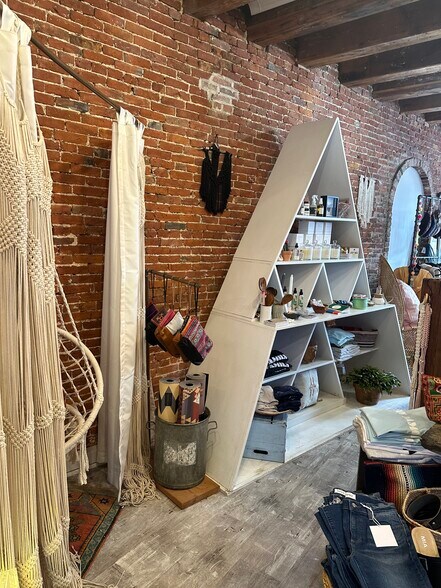 More Photos Of 1 Water St, Newburyport Storefront Retail Office For Sale