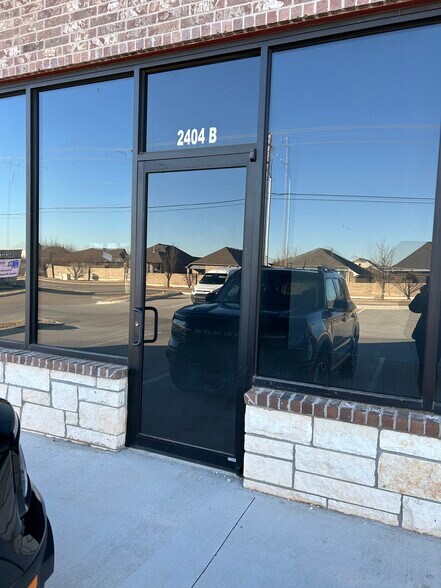 More Photos Of 2404 NW 178th St, Edmond General Retail For Lease
