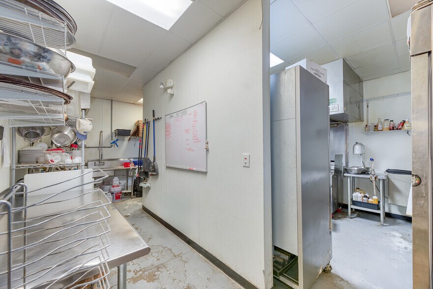 More Photos Of 100 Colingwood Ln, Kill Devil Hills Restaurant For Sale