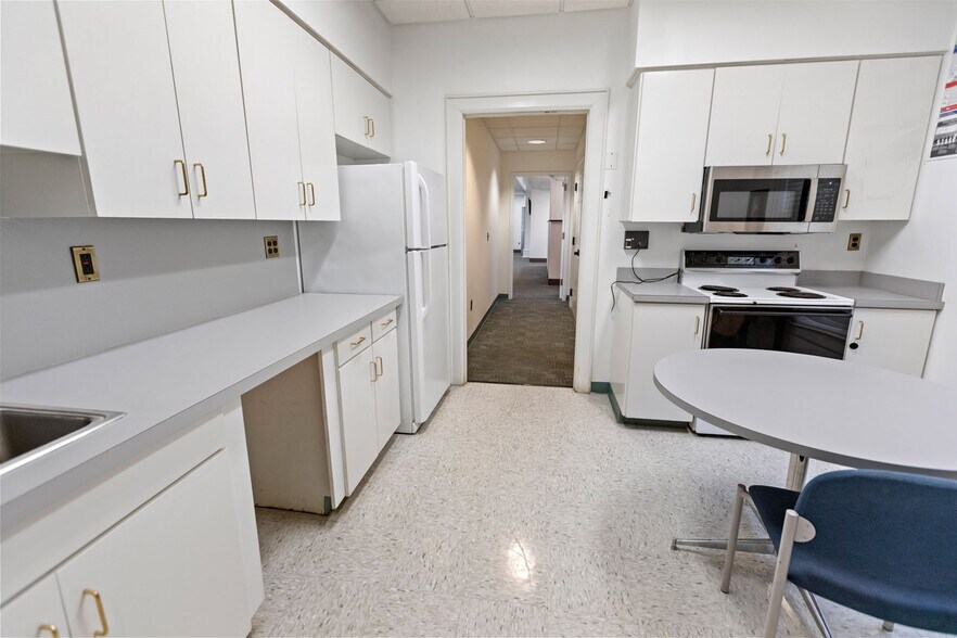 More Photos Of 2085 E University Dr, Auburn General Retail For Sale