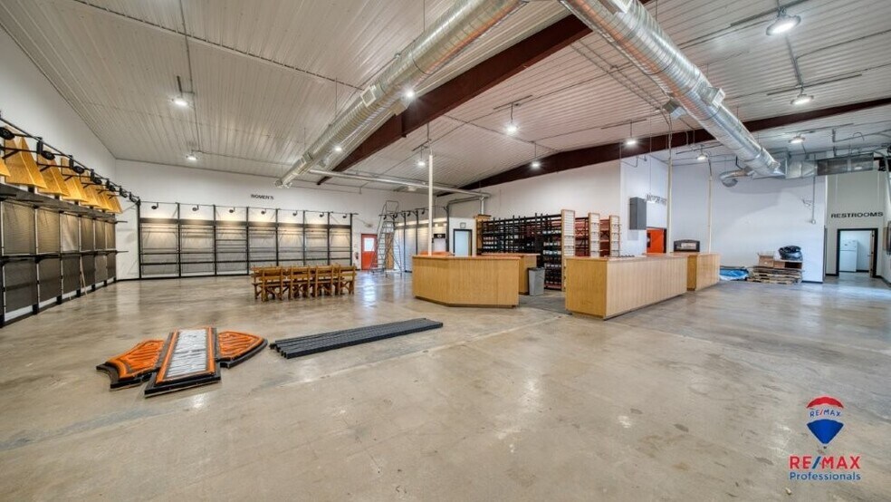 More Photos Of 2423 E Cleveland St, Sundance Flex For Sale
