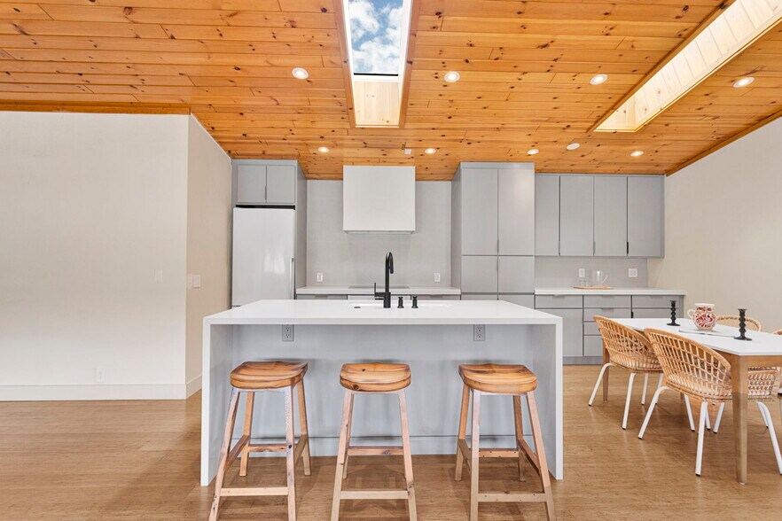 More Photos Of 614 W Fairway Blvd, Big Bear City Warehouse For Sale