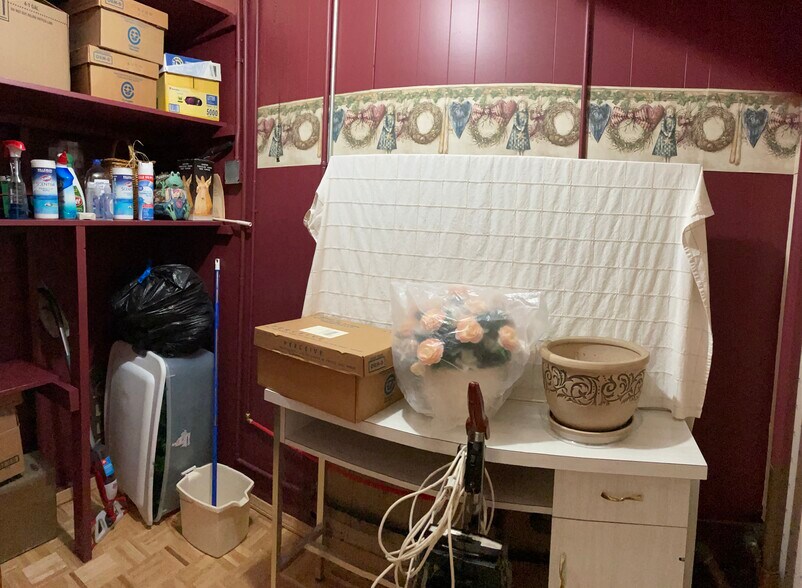 More Photos Of 214 Granite St, Cadillac General Retail For Sale