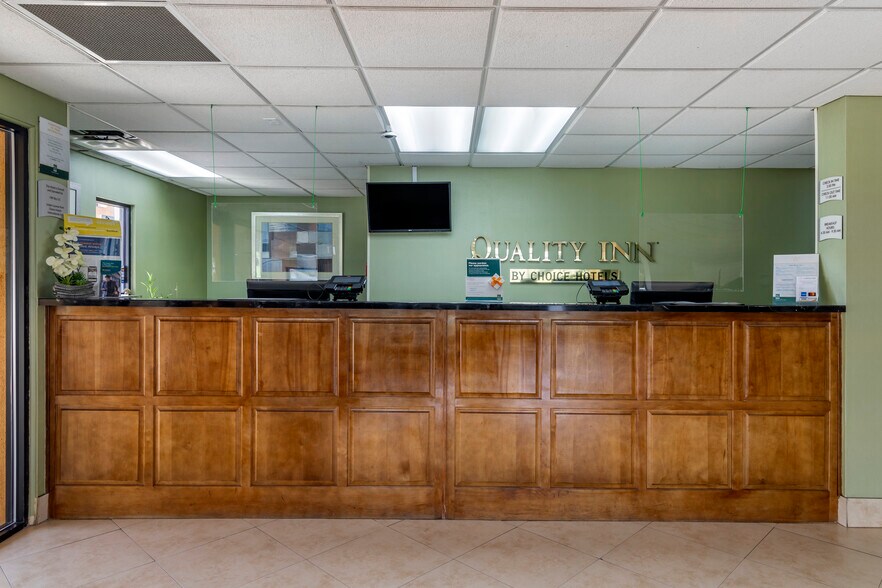 More Photos Of 125 Venture Dr, Brunswick Hotel For Sale