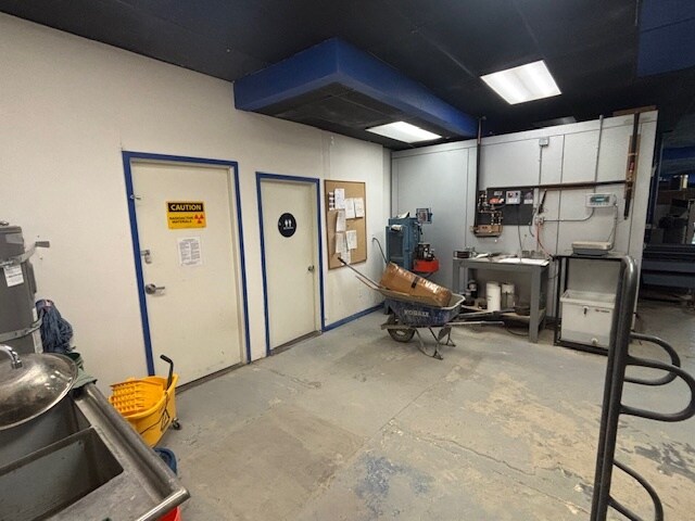 More Photos Of 3410 W Hammer Ln, Stockton Freestanding For Lease