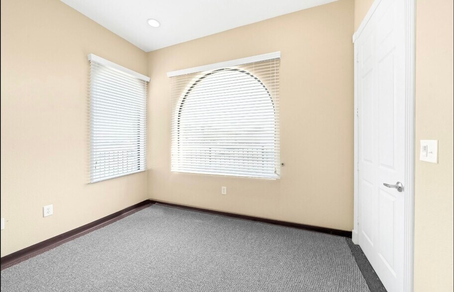 More Photos Of 120 Eldridge Rd, Sugar Land Medical For Sale