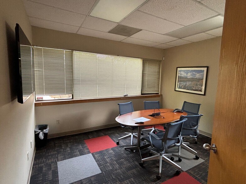 More Photos Of 950 W Valley Rd, Wayne Office For Sale