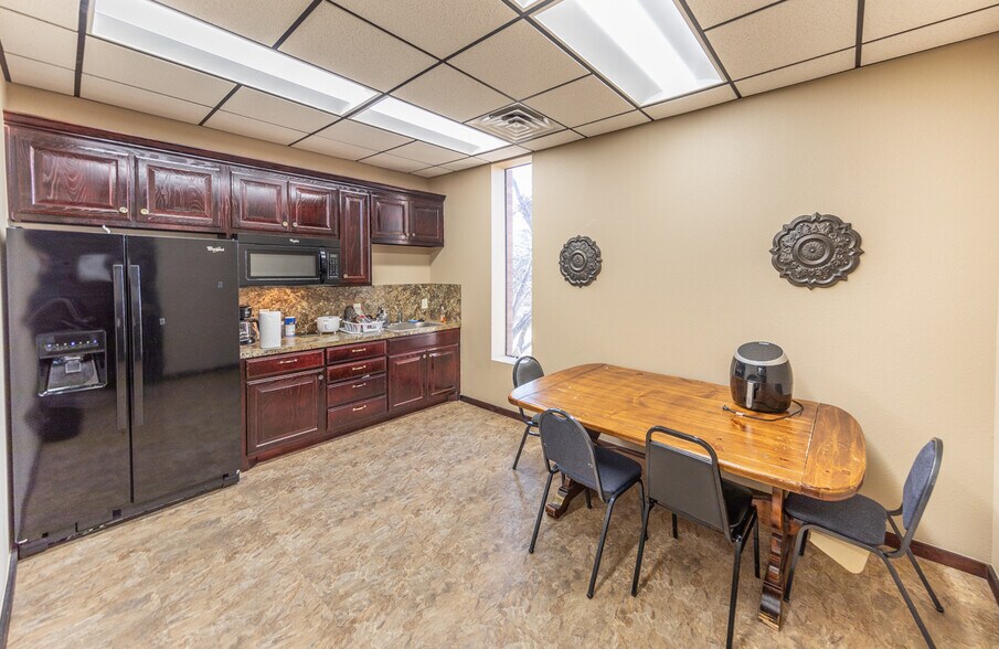 More Photos Of 23 Briercroft Office Park, Lubbock Office For Lease