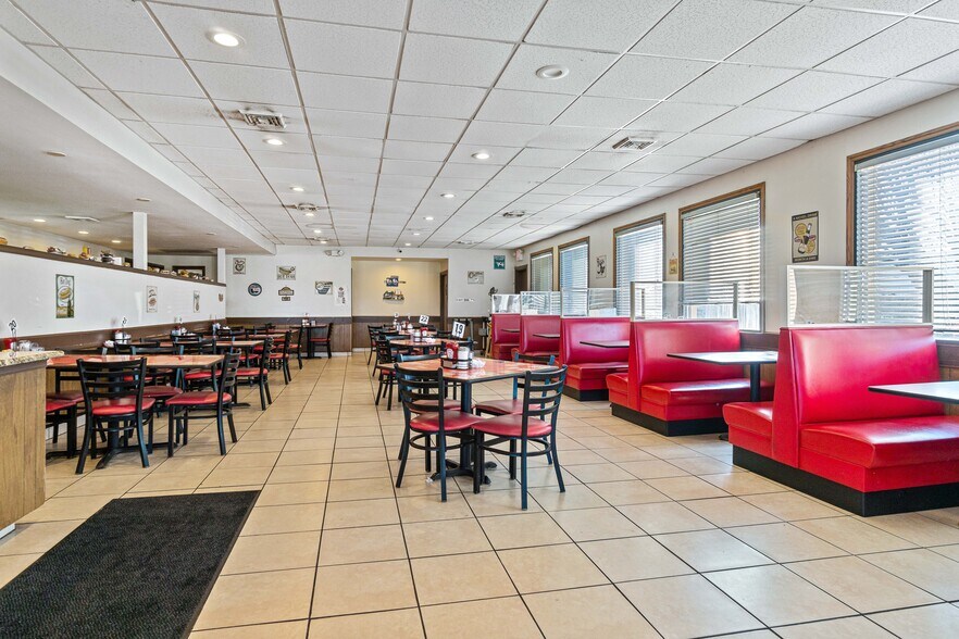 More Photos Of 214 E Pulaski Hwy, Elkton Restaurant For Sale