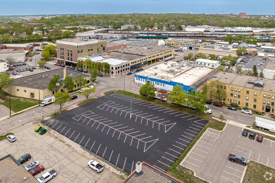 More Photos Of 2327 Wycliff St, Saint Paul Manufacturing For Lease
