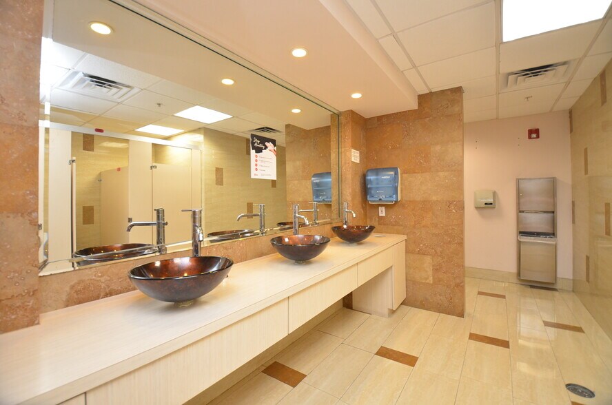 More Photos Of 7900 N Sam Houston Pky W, Houston Office For Lease