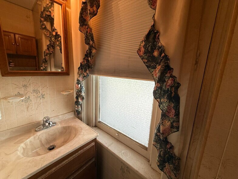 More Photos Of 40 Hockersville Rd, Hershey Freestanding For Sale