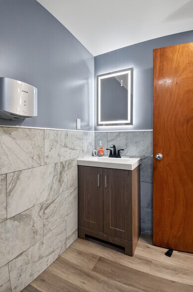 More Photos Of 5425 N Main St, Dayton Freestanding For Sale