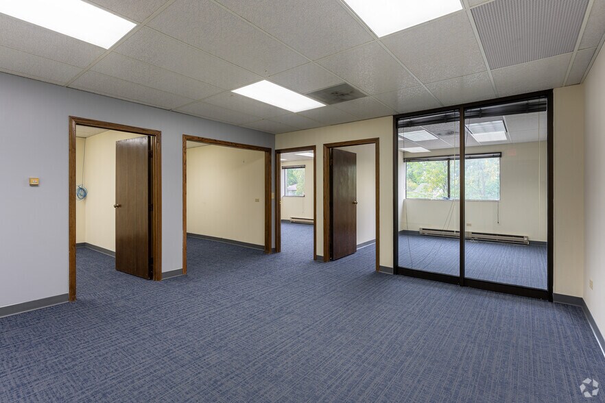 More Photos Of 101 N Virginia St, Crystal Lake Medical For Lease