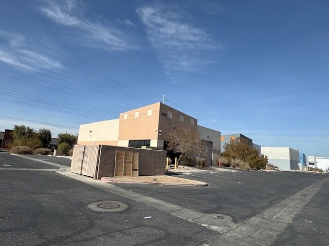 More Photos Of 5968 Edmond St, Las Vegas Warehouse For Lease