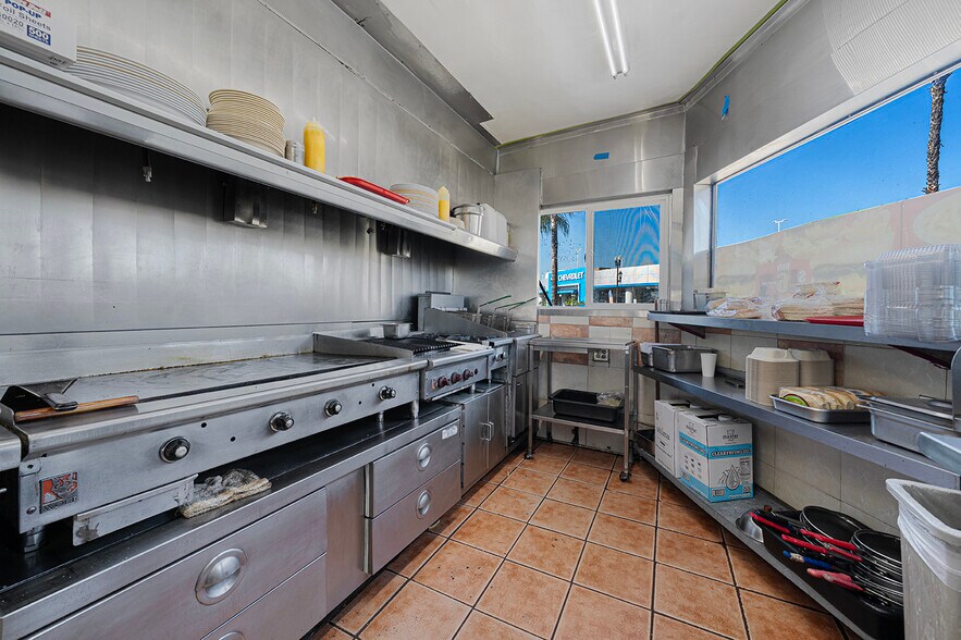 More Photos Of 201 W Whittier Blvd, Montebello Freestanding For Sale