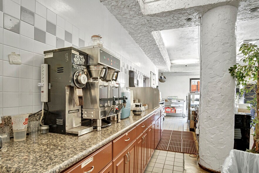 More Photos Of 2214 Stoner Ave, Los Angeles Freestanding For Lease