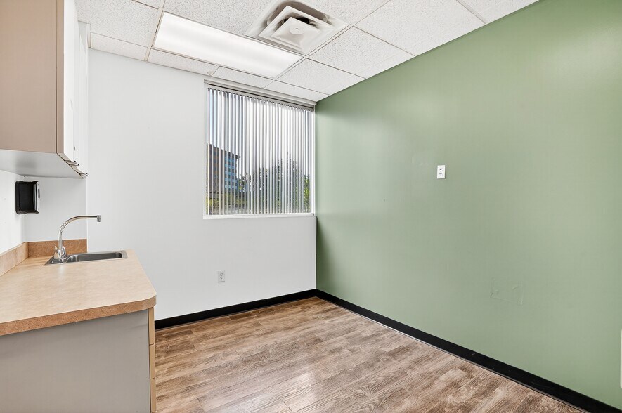 More Photos Of 2222 E Highland Ave, Phoenix Medical For Lease