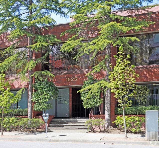 More Photos Of 1525 8th Av W, Vancouver Office For Lease