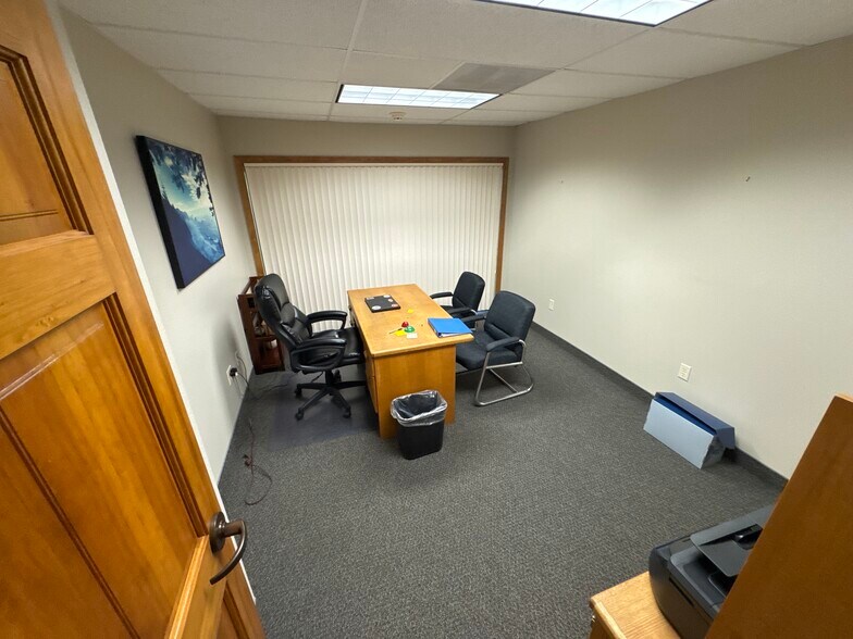 More Photos Of 4035 12th St SE, Salem Office For Lease
