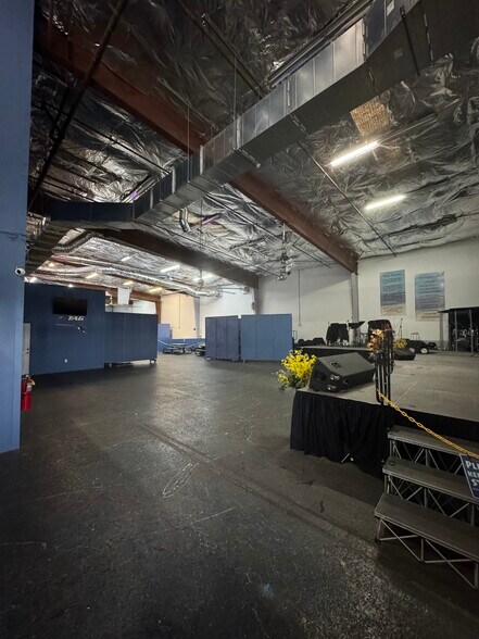 More Photos Of 94-167 Leoleo St, Waipahu Distribution For Lease