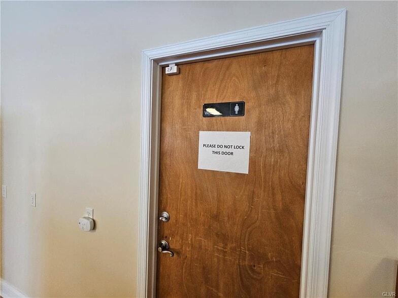 More Photos Of 719 Durham Rd, Riegelsville Storefront Retail Residential For Lease