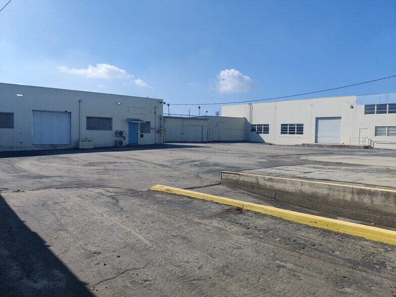 More Photos Of 424-430 W Redondo Beach Blvd, Gardena Distribution For Sale