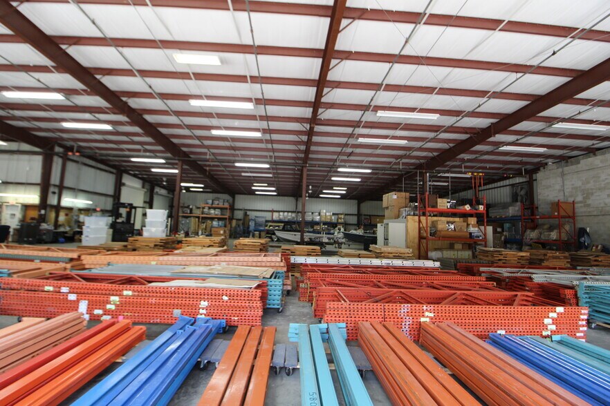 More Photos Of 2499 Porter Lake Dr, Sarasota Warehouse For Lease