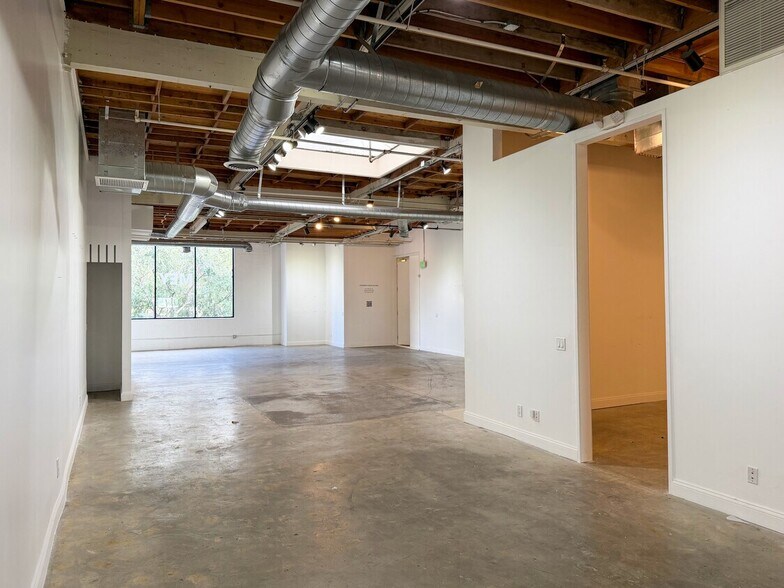 More Photos Of 8714 Santa Monica Blvd, West Hollywood Storefront Retail Office For Lease