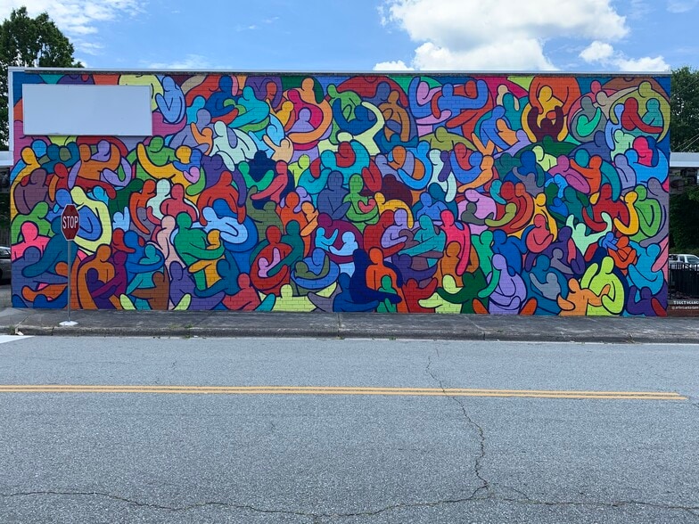 More Photos Of 305 Trollinger St, Burlington Flex For Sale