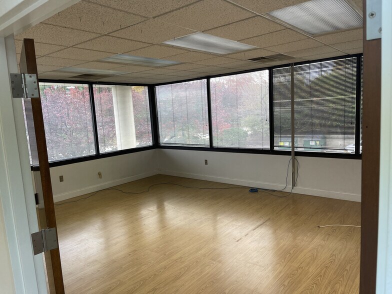 More Photos Of 250 W Lancaster Ave, Paoli Medical For Lease