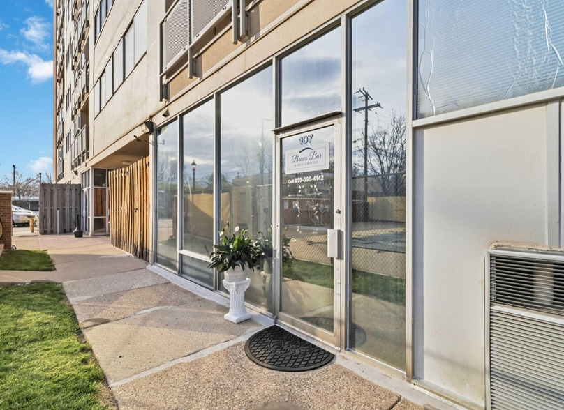 More Photos Of 2121 Nicholasville Rd, Lexington Apartments For Sale