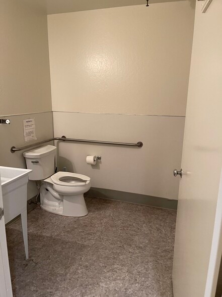 More Photos Of 580 Crespi Dr, Pacifica Warehouse For Sale