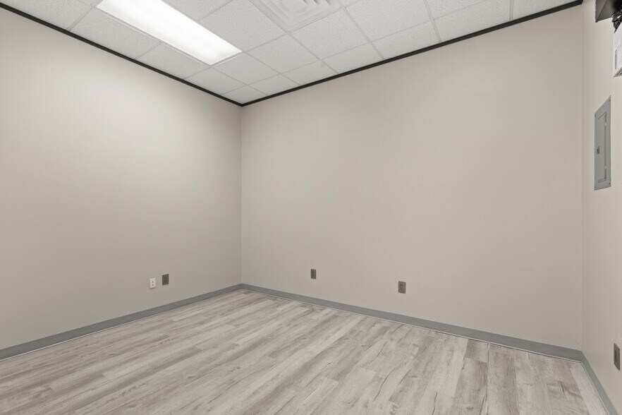 More Photos Of 1325 Space Park Dr, Houston Medical For Lease