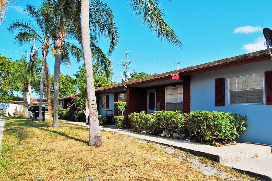 More Photos Of 712-714 S F St, Lake Worth Apartments For Sale