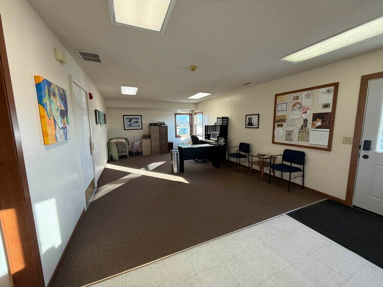 More Photos Of 44003 Road 801, Broken Bow Veterinarian Kennel For Sale