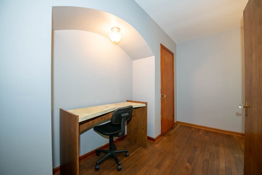 More Photos Of 950 W Jefferson St, Franklin Medical For Lease