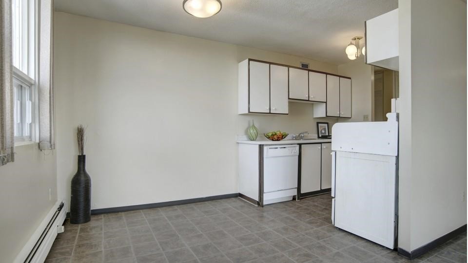 More Photos Of 241 5th Ave, Saskatoon Apartments For Lease