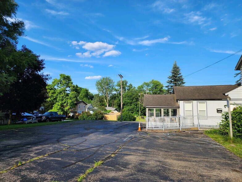 More Photos Of 545 E Main St, Pinckney Office Residential For Sale