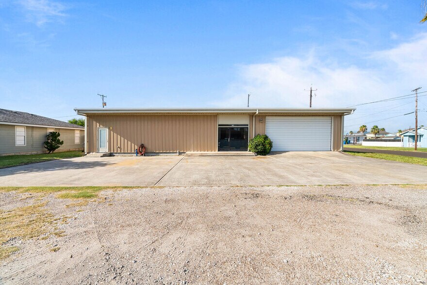 More Photos Of 724 Rowan St, Rockport Office For Sale