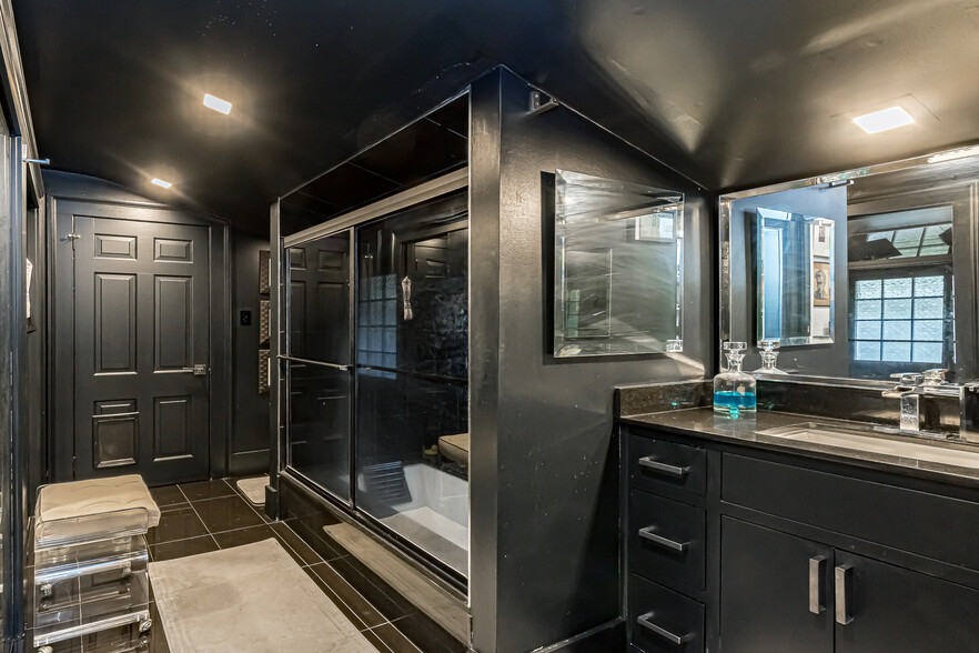 More Photos Of 545-555 S Foster Dr, Baton Rouge General Retail For Sale