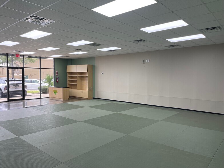 More Photos Of 13107-13141 W Lake Houston Pky, Houston Unknown For Lease