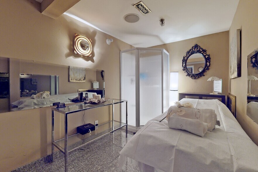 More Photos Of 4801 Keele St, Toronto Warehouse For Sale