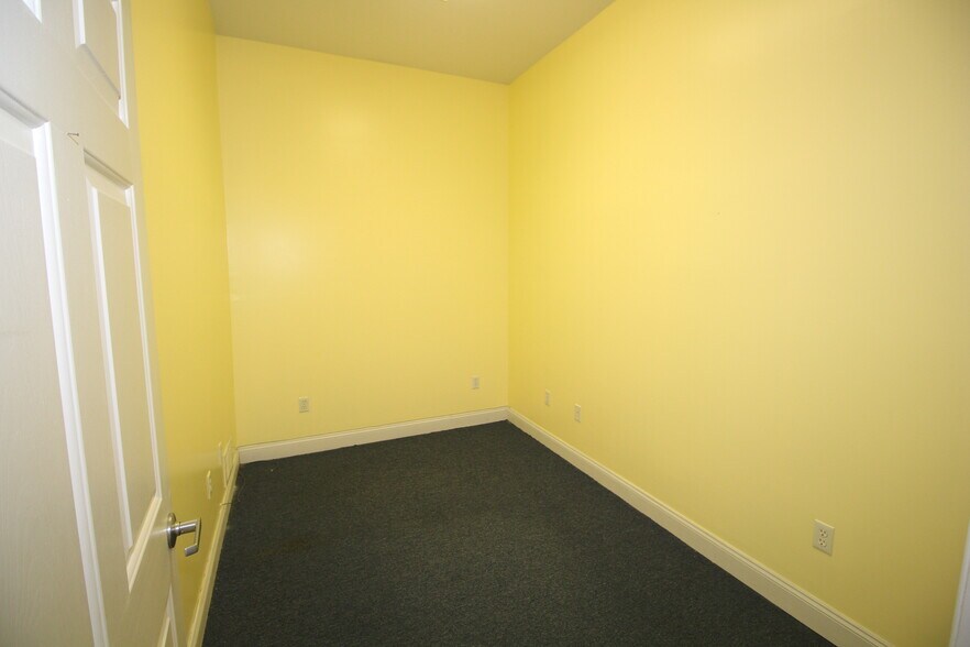 More Photos Of 1 Nami Ln, Hamilton Medical For Sale