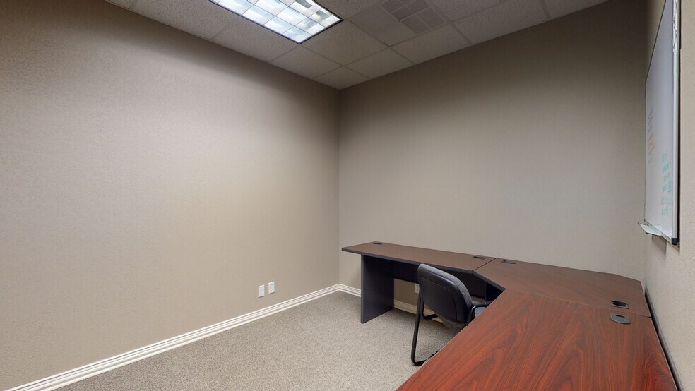 More Photos Of 2501 SW Aviation St, Bentonville Loft Creative Space For Lease