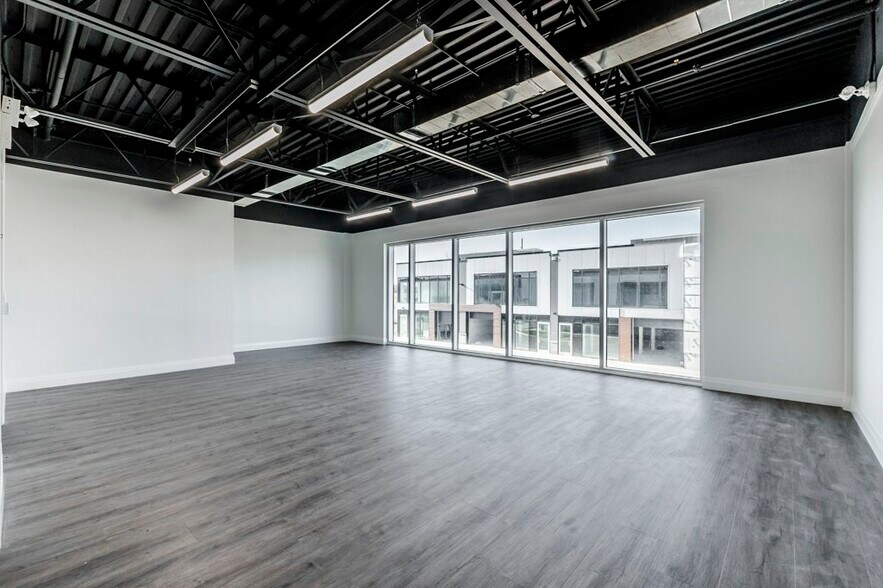 More Photos Of 587 Hanlon Creek Blvd, Guelph Showroom For Sale